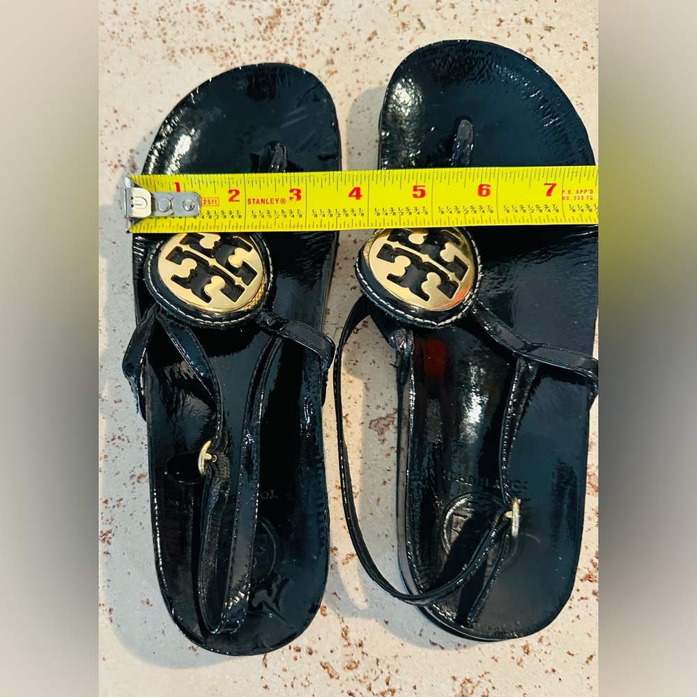 Tory Burch Dillan Sandal Black Patent Leather Gold
Logo Thong Sandals Sz 7-7.5 - Picture 6 of 11